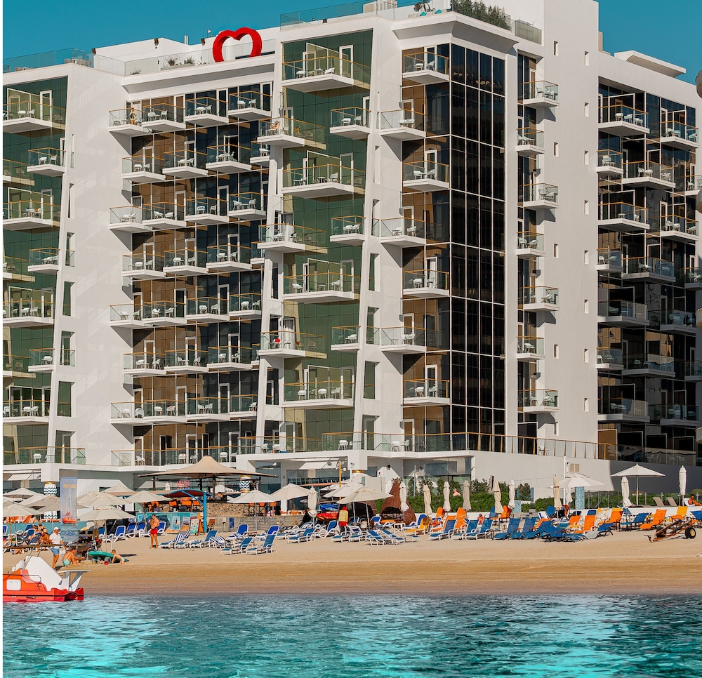 Royal Central Hotel and Resort – The Palm — Hotel building in Dubai