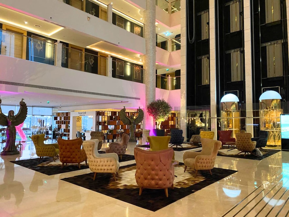 Royal Central Hotel and Resort – The Palm — Hotel building in Dubai