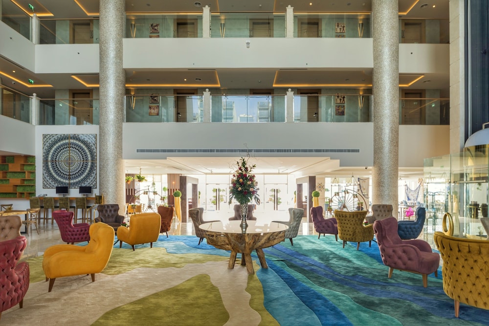Royal Central Hotel and Resort – The Palm — Hotel building in Dubai