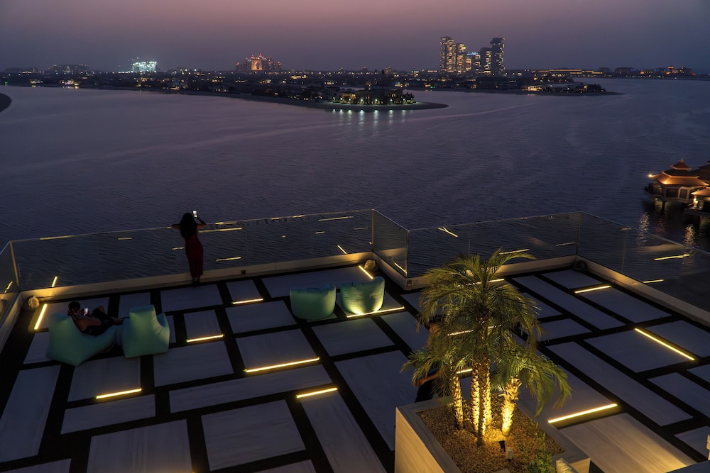 Royal Central Hotel and Resort – The Palm — Restaurant & bars in Dubai