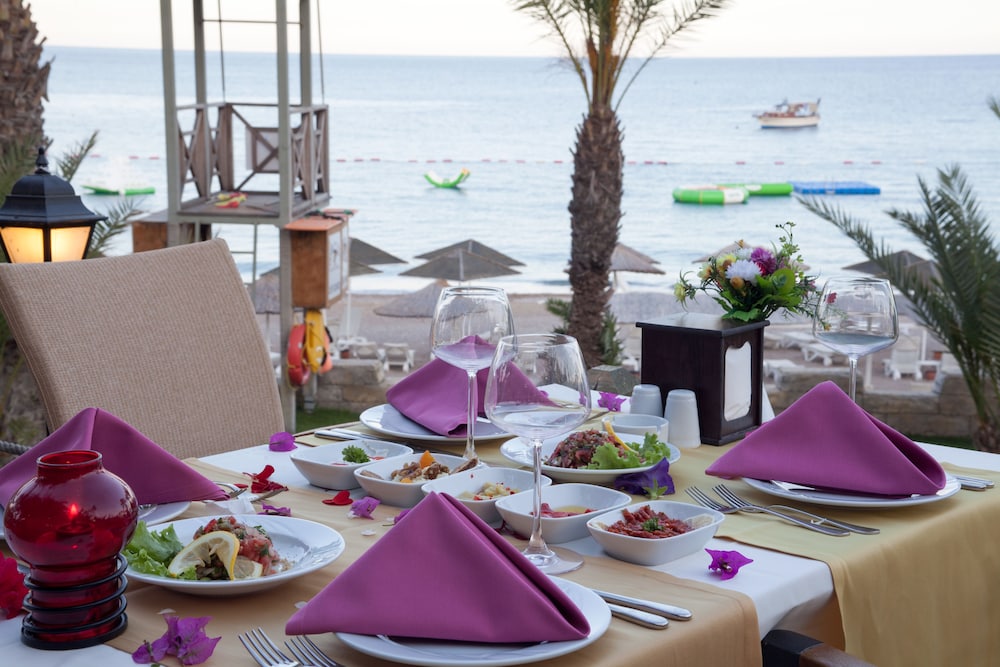 Pirates Beach Club - All Inclusive — Restaurant & bars in Kemer