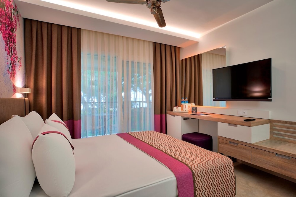Pirates Beach Club - All Inclusive — Hotel rooms in Kemer