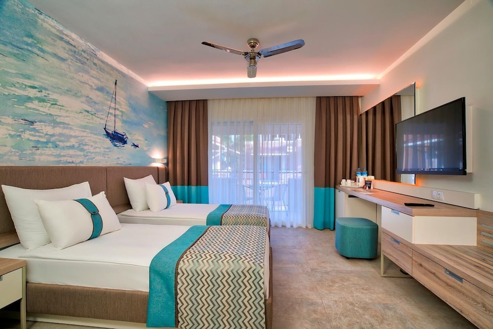 Pirates Beach Club - All Inclusive — Hotel rooms in Kemer
