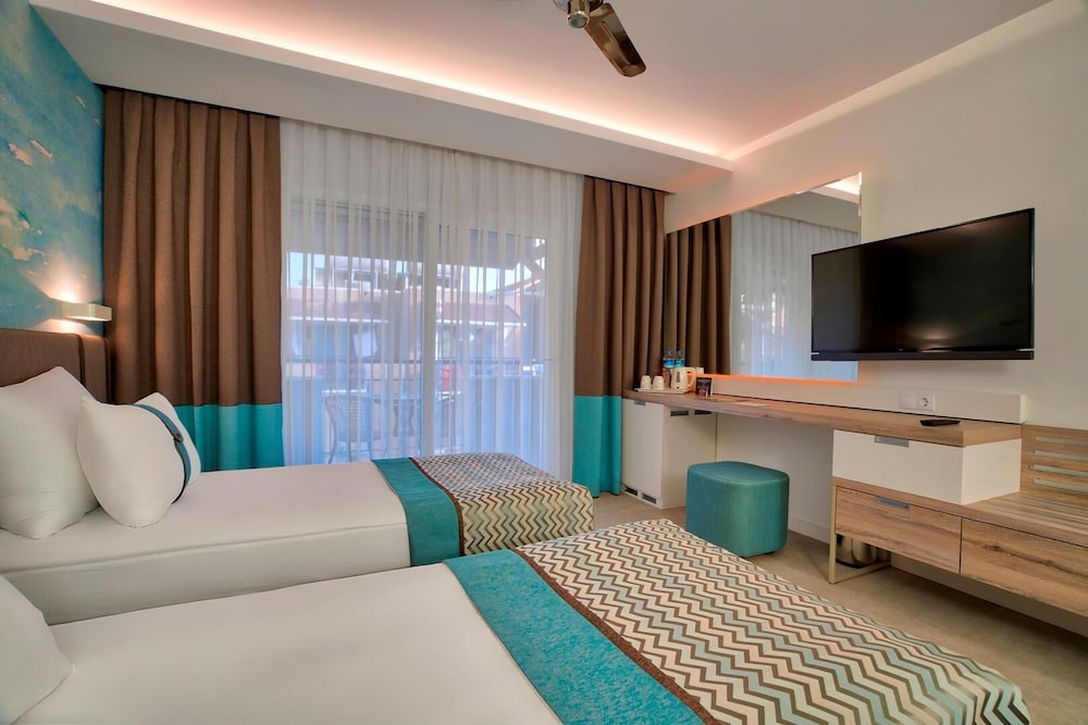 Pirates Beach Club - All Inclusive — Hotel rooms in Kemer