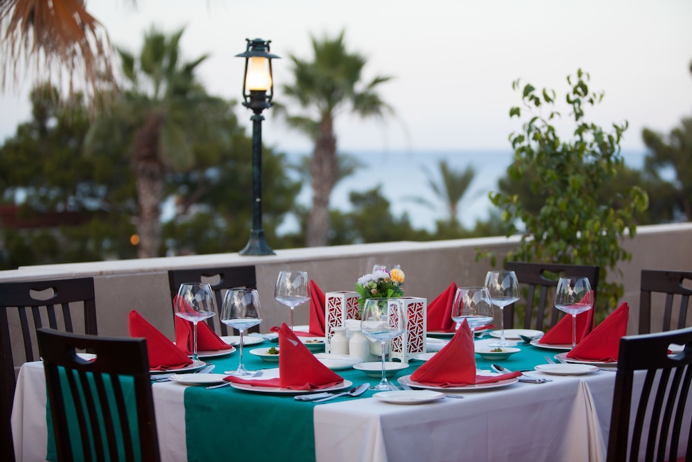 Pirates Beach Club - All Inclusive — Restaurant & bars in Kemer