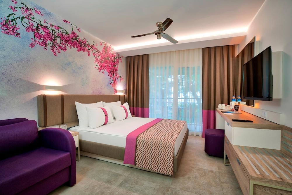 Pirates Beach Club - All Inclusive — Hotel rooms in Kemer