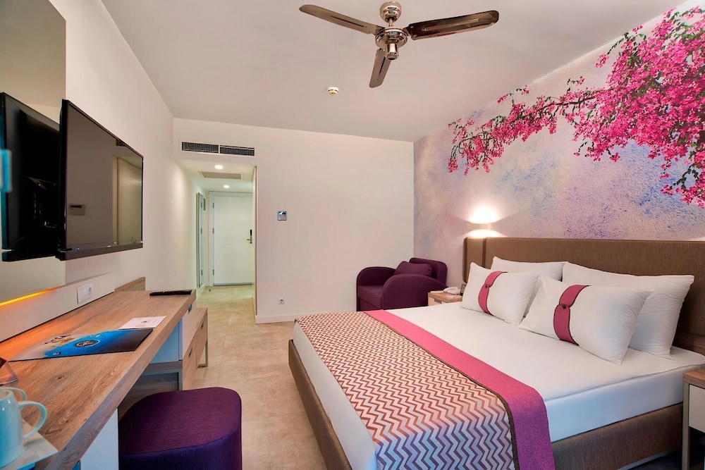 Pirates Beach Club - All Inclusive — Hotel rooms in Kemer