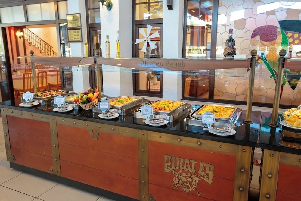 Pirates Beach Club - All Inclusive — Restaurant & bars in Kemer