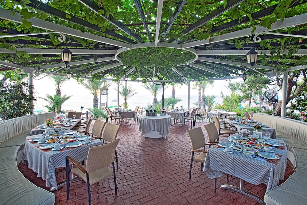 Pirates Beach Club - All Inclusive — Restaurant & bars in Kemer