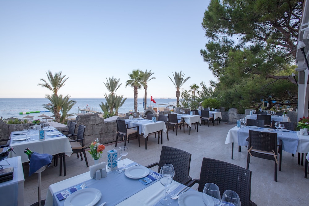 Pirates Beach Club - All Inclusive — Restaurant & bars in Kemer