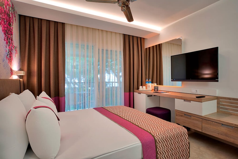 Pirates Beach Club - All Inclusive — Hotel rooms in Kemer