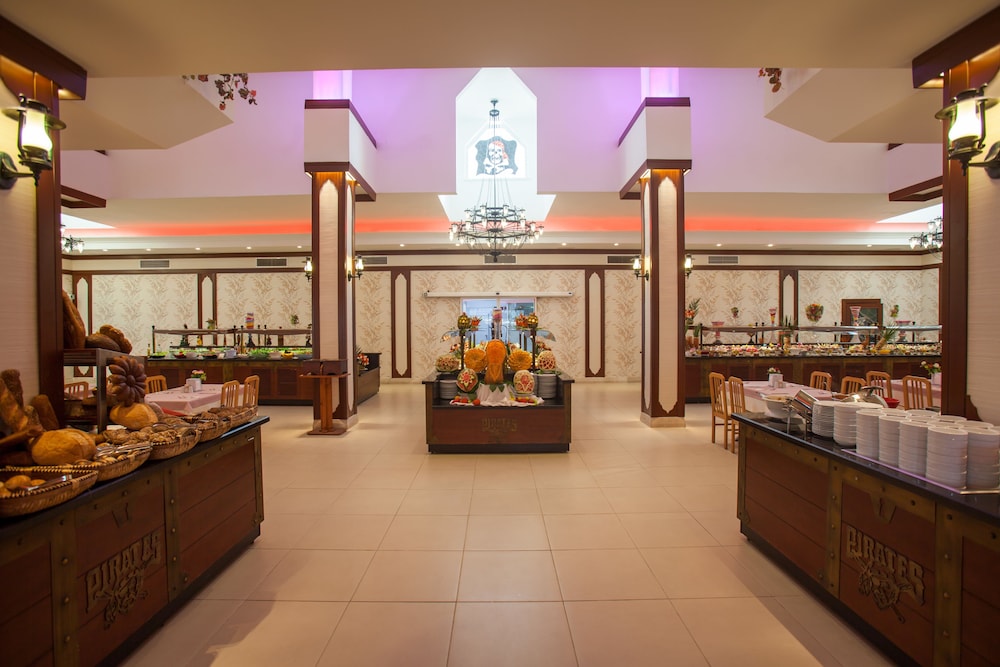 Pirates Beach Club - All Inclusive — Restaurant & bars in Kemer