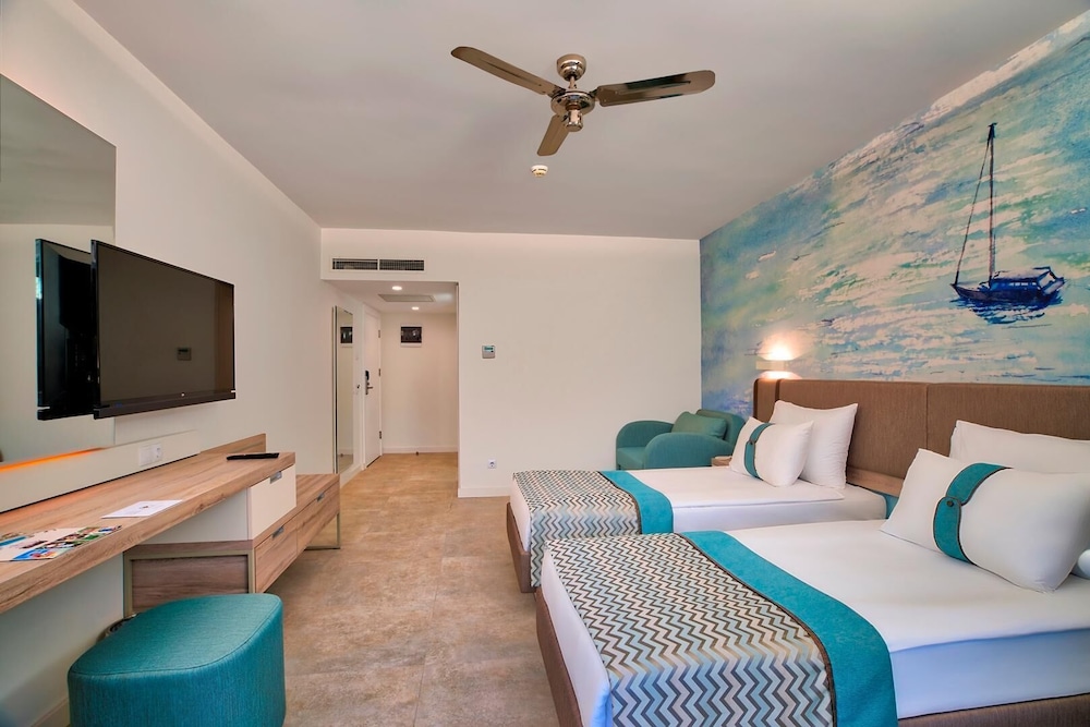 Pirates Beach Club - All Inclusive — Hotel rooms in Kemer