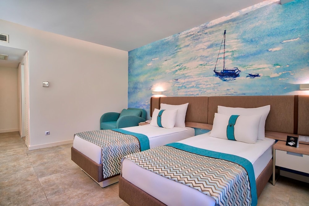Pirates Beach Club - All Inclusive — Hotel rooms in Kemer