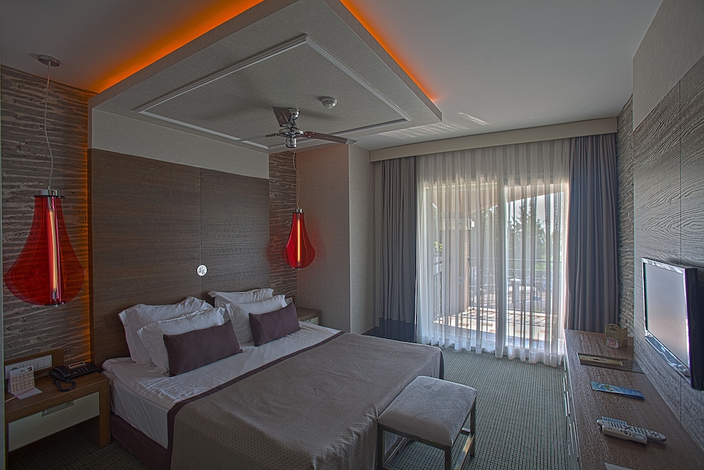 Pirates Beach Club - All Inclusive — Hotel rooms in Kemer