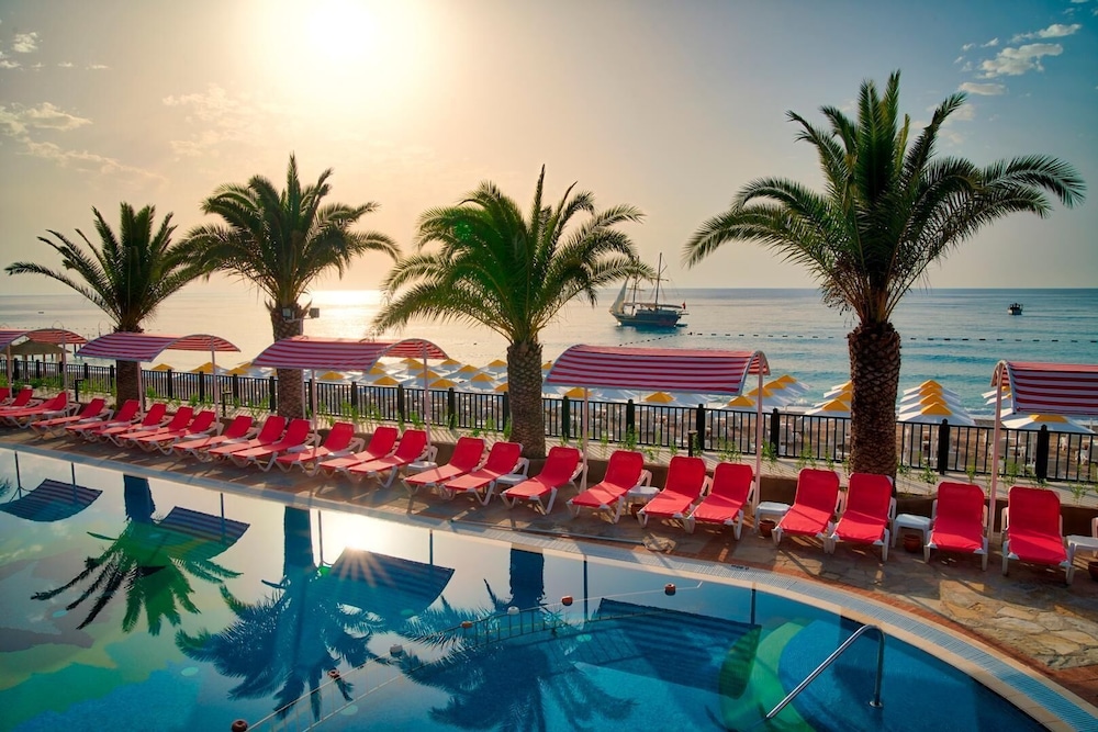 Pirates Beach Club - All Inclusive — Swimming pool in Kemer