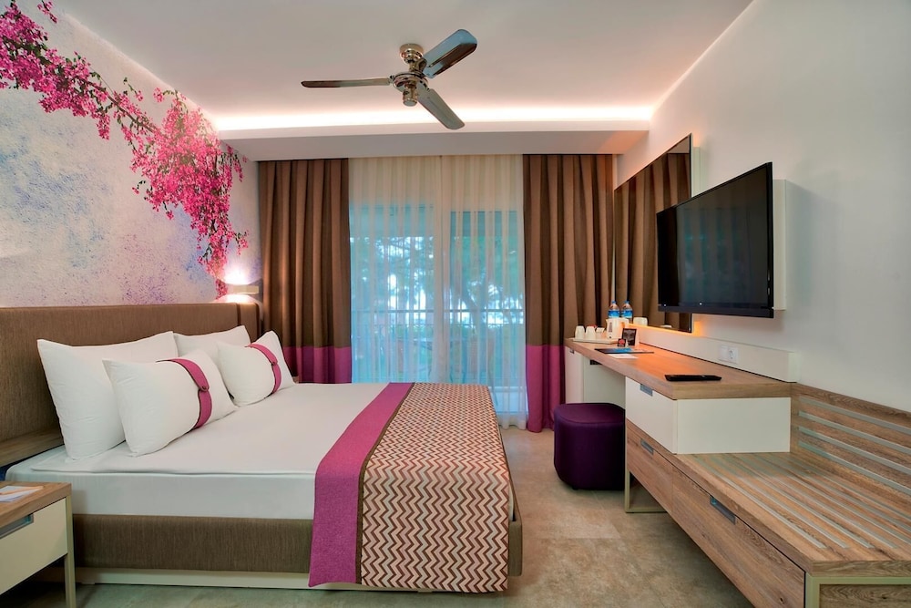 Pirates Beach Club - All Inclusive — Hotel rooms in Kemer