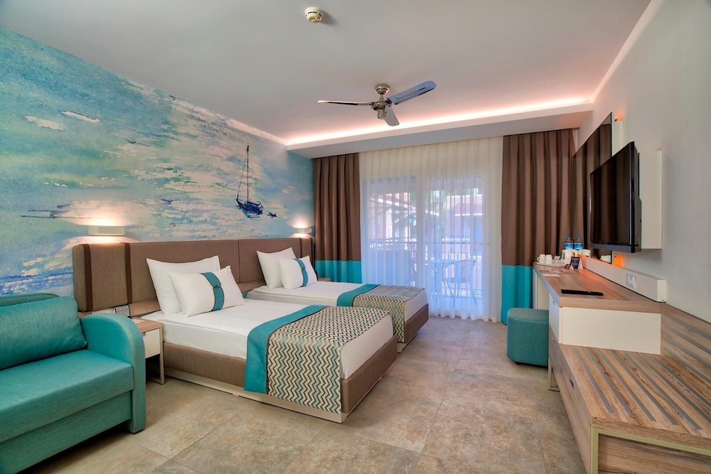 Pirates Beach Club - All Inclusive — Hotel rooms in Kemer