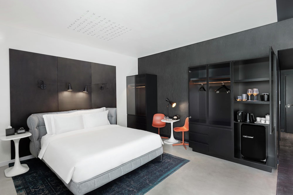Canopy by Hilton Dubai Al Seef — Hotel rooms in Dubai