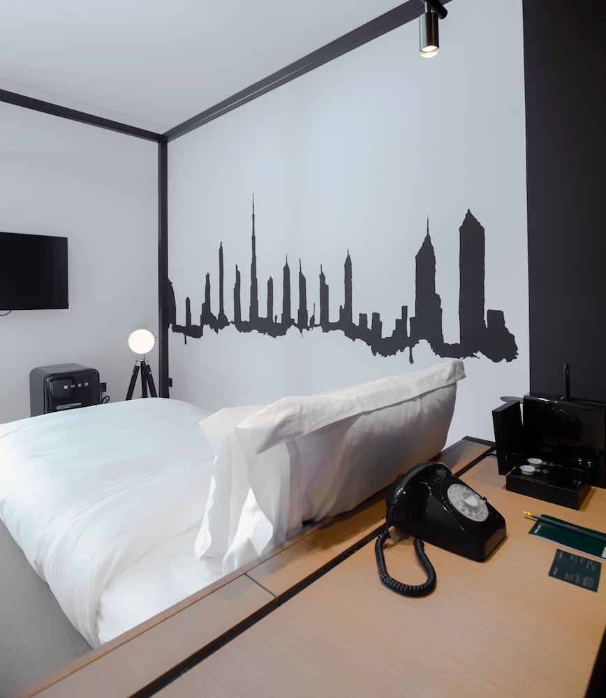 Canopy by Hilton Dubai Al Seef — Hotel rooms in Dubai