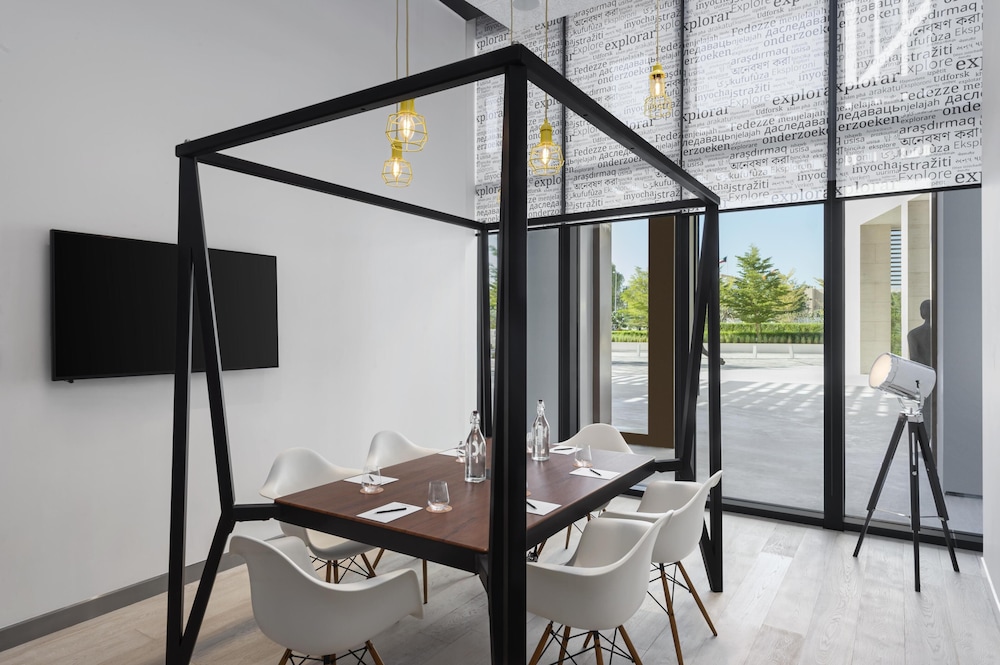 Canopy by Hilton Dubai Al Seef — Restaurant & bars in Dubai