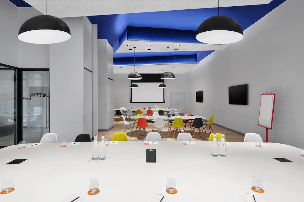 Canopy by Hilton Dubai Al Seef — Restaurant & bars in Dubai