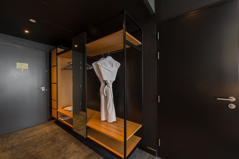 Canopy by Hilton Dubai Al Seef — Hotel rooms in Dubai