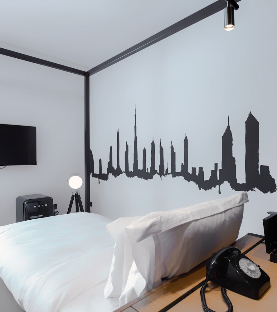 Canopy by Hilton Dubai Al Seef — Hotel rooms in Dubai