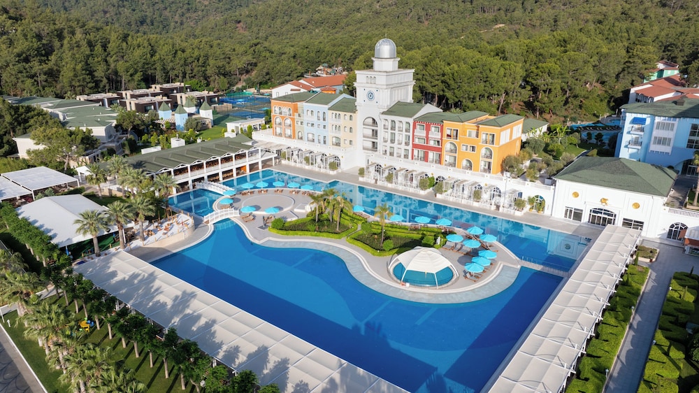 Nirvana Dolce Vita – Ultra All Inclusive — Pool in Kemer