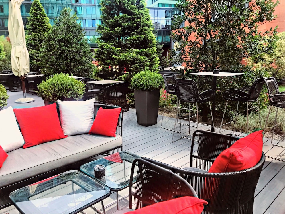 DoubleTree by Hilton Zagreb — Restaurant & bars in Zagreb, Zagreb (city)