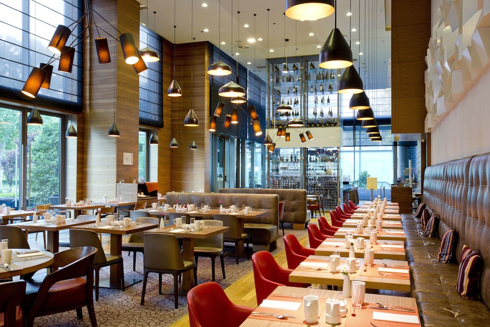 DoubleTree by Hilton Zagreb — Restaurant & bars in Zagreb, Zagreb (city)