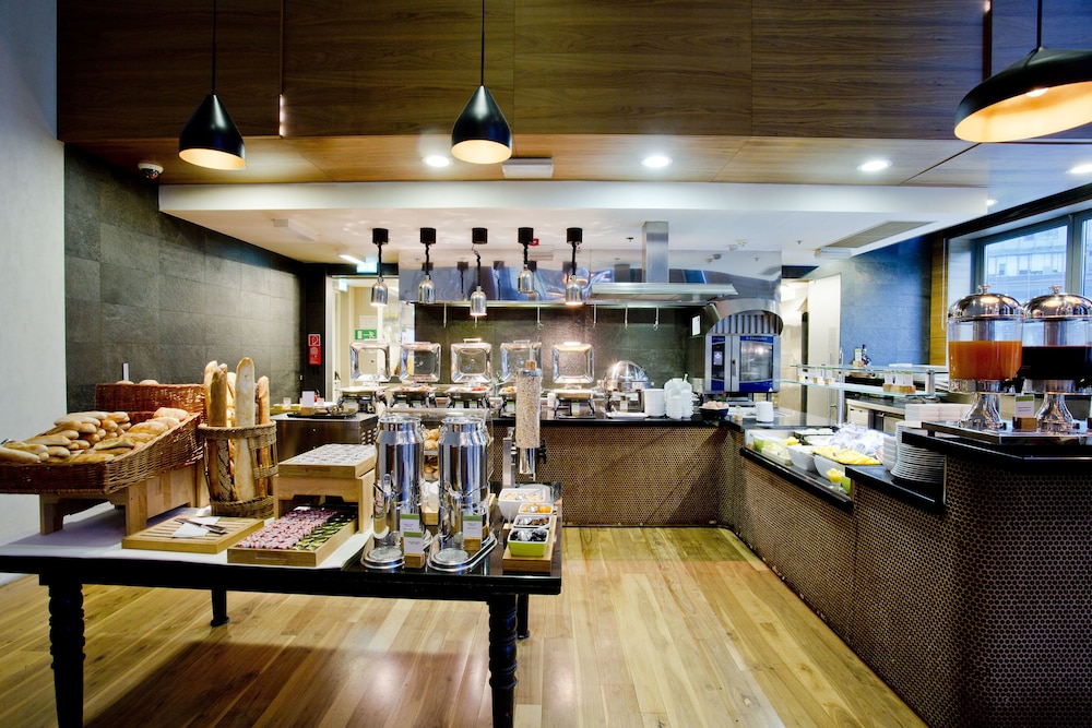 DoubleTree by Hilton Zagreb — Restaurant & bars in Zagreb, Zagreb (city)
