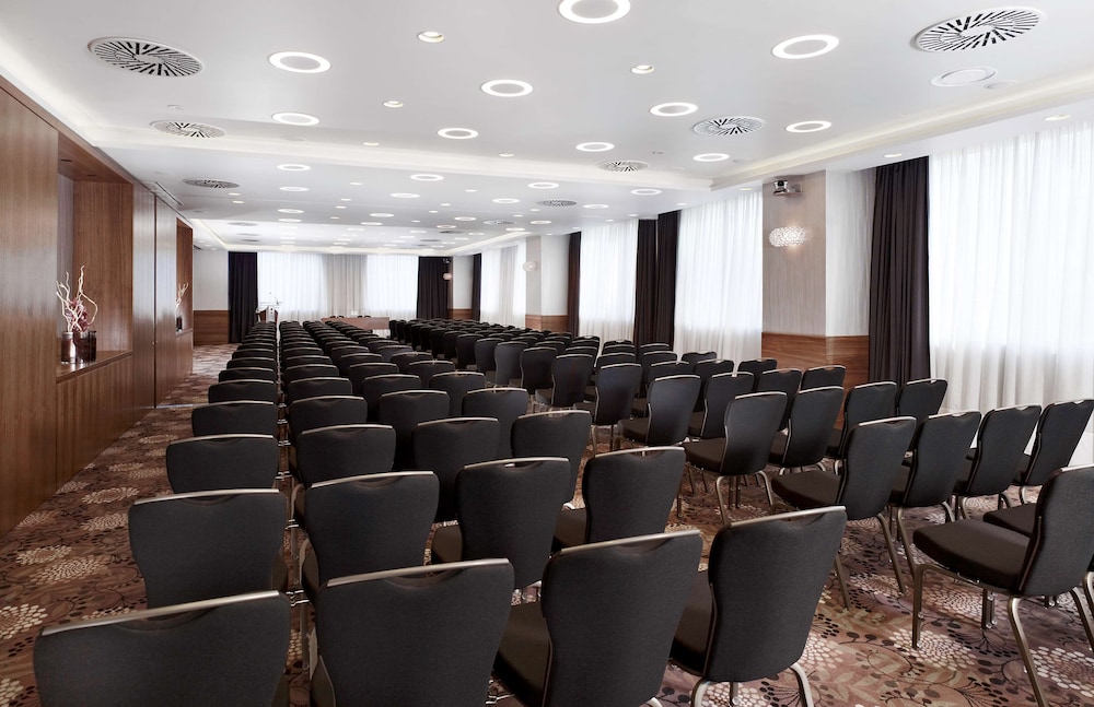 DoubleTree by Hilton Zagreb — Hotel building in Zagreb, Zagreb (city)