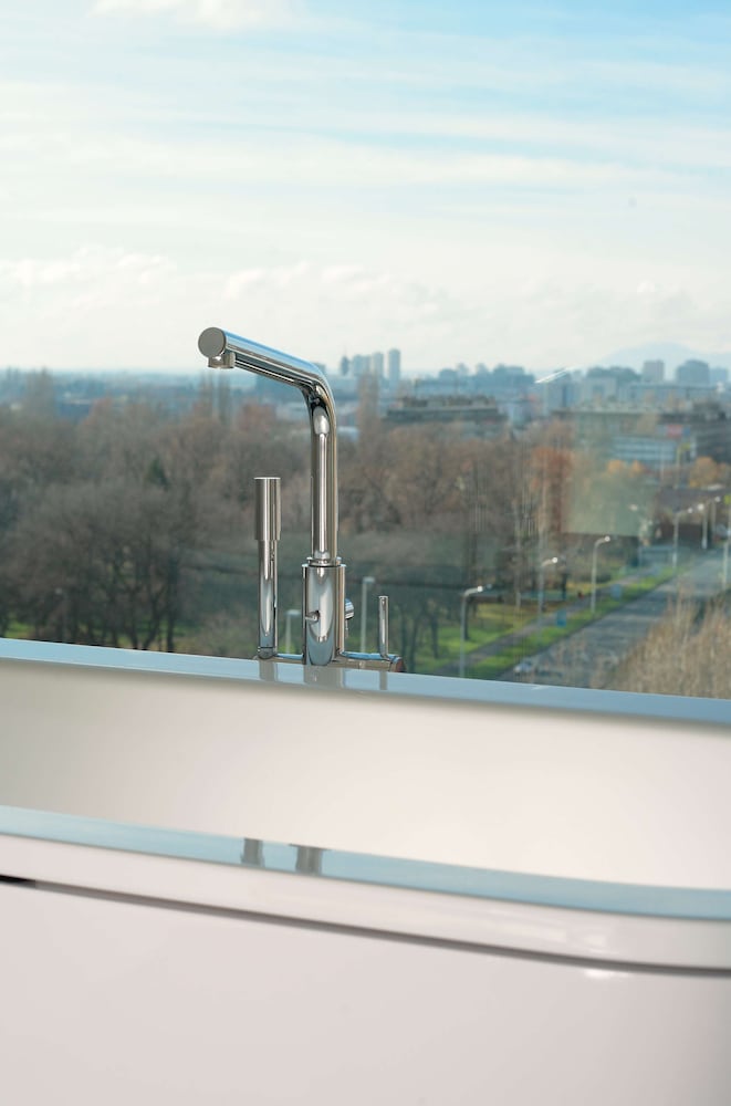 DoubleTree by Hilton Zagreb — Hotel rooms in Zagreb, Zagreb (city)