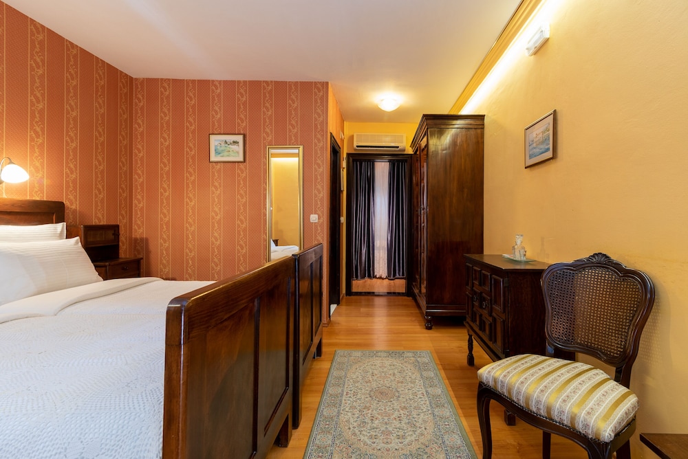 Hotel Pasike — Hotel rooms in Trogir, Split-Dalmatia