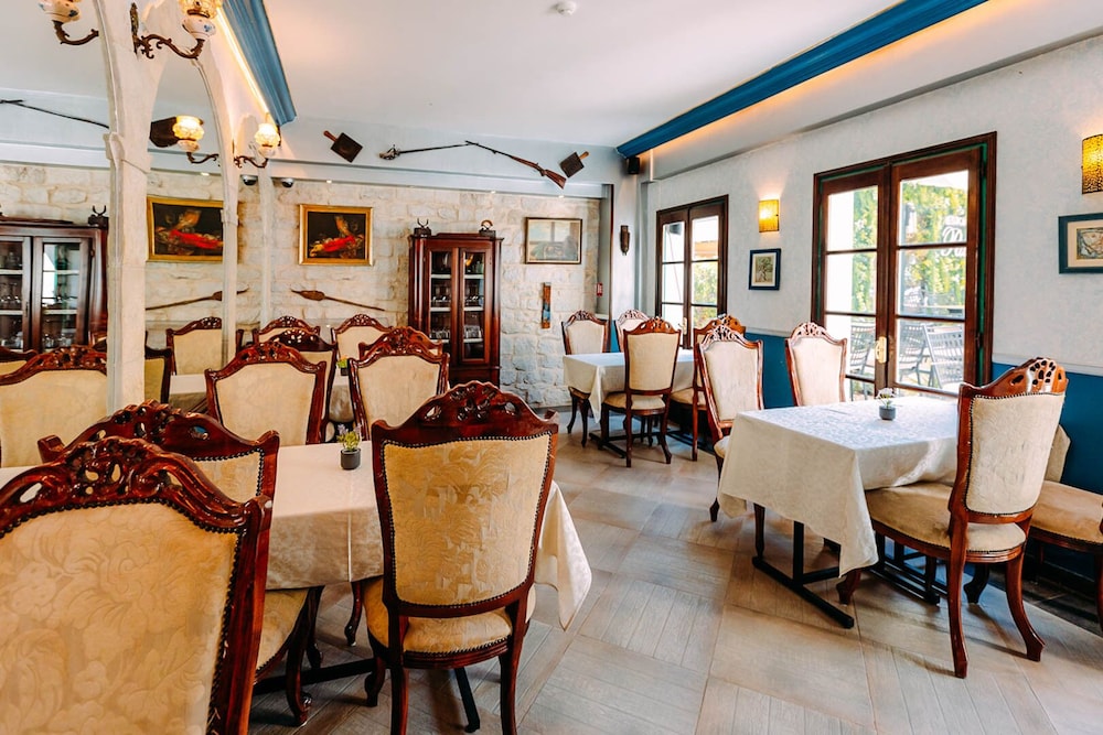 Hotel Pasike — Restaurant & bars in Trogir, Split-Dalmatia