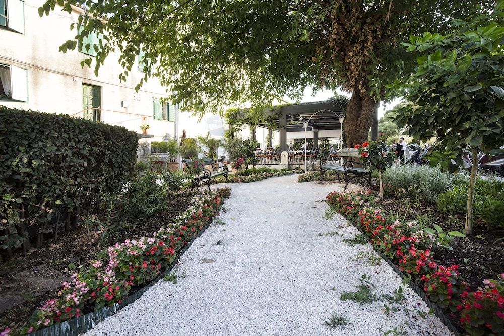 Hotel Pasike — Hotel building in Trogir, Split-Dalmatia