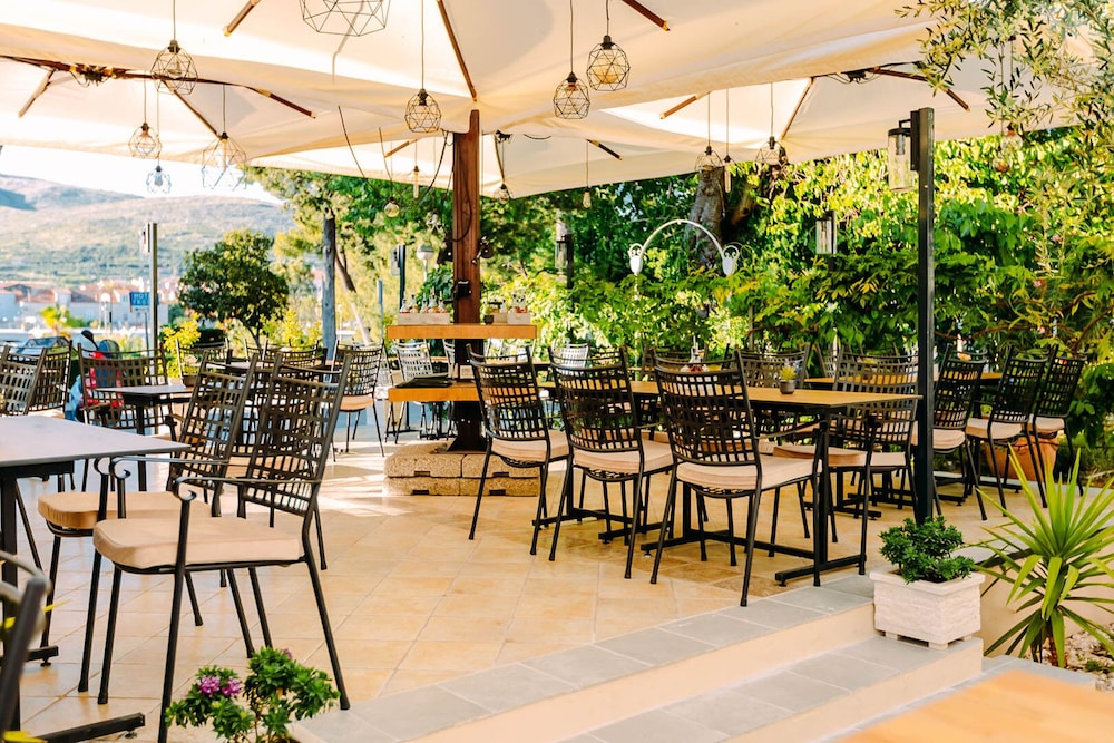 Hotel Pasike — Restaurant & bars in Trogir, Split-Dalmatia