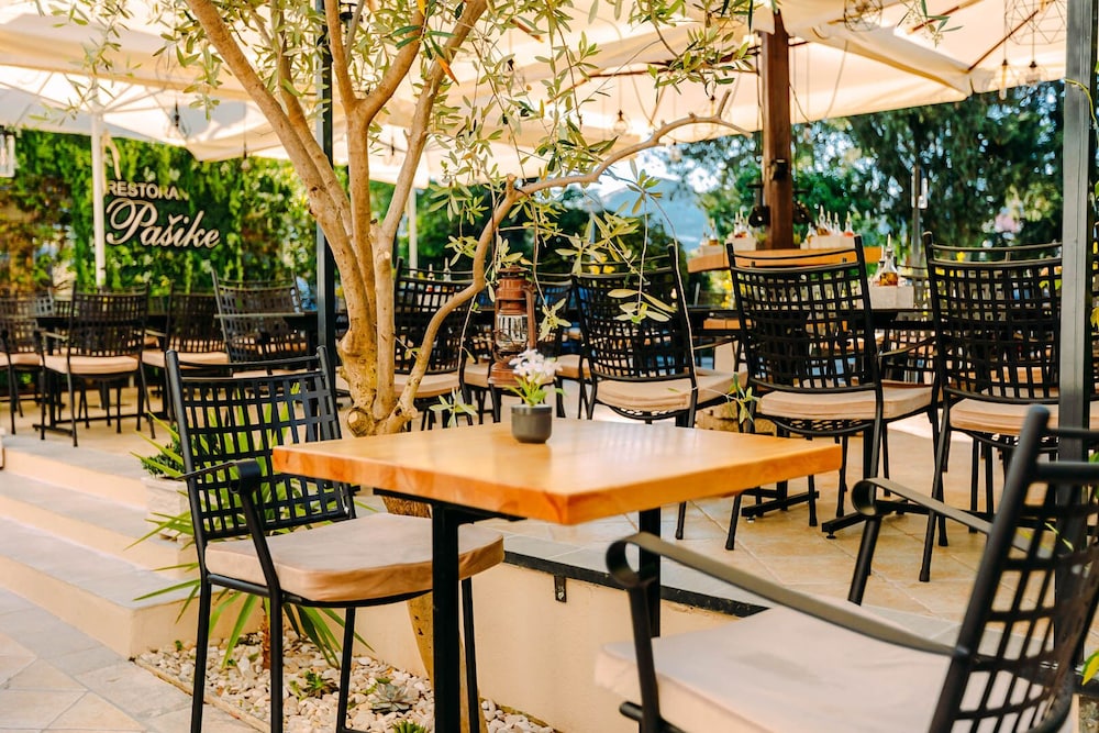 Hotel Pasike — Restaurant & bars in Trogir, Split-Dalmatia