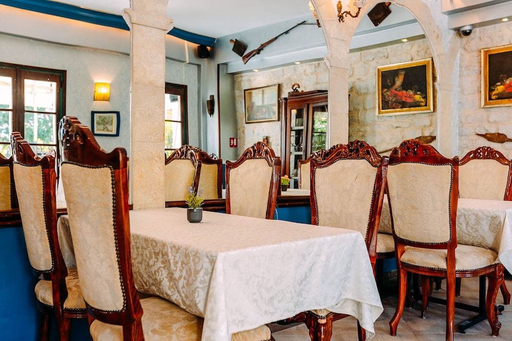 Hotel Pasike — Restaurant & bars in Trogir, Split-Dalmatia