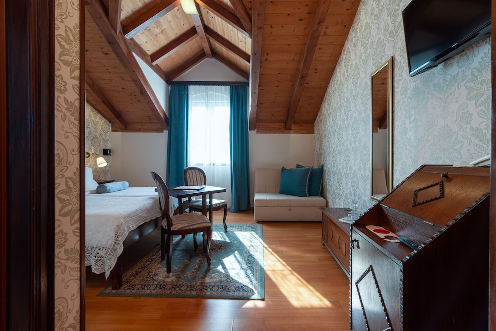 Hotel Pasike — Hotel rooms in Trogir, Split-Dalmatia