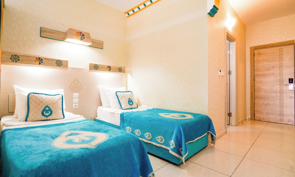Daima Biz Hotel - Dolusu Aquapark Access - All inclusive — Rooms in Kemer