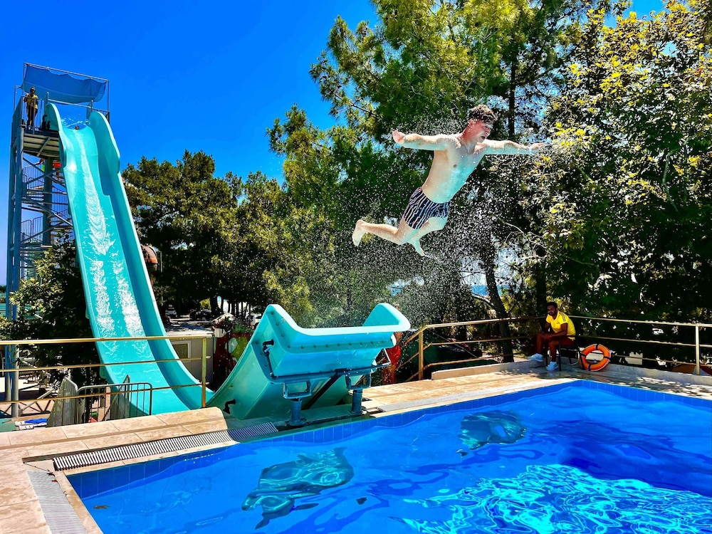 Daima Biz Hotel - Dolusu Aquapark Access - All inclusive — Pool in Kemer