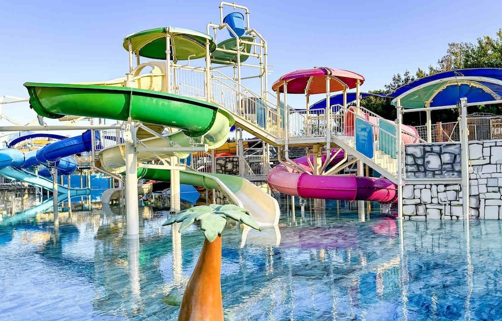 Daima Biz Hotel - Dolusu Aquapark Access - All inclusive — Pool in Kemer