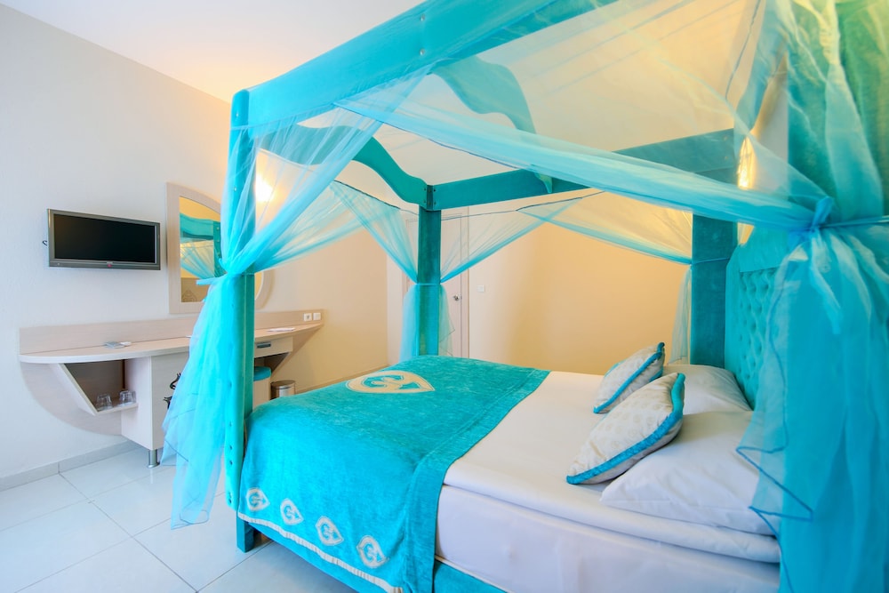 Daima Biz Hotel - Dolusu Aquapark Access - All inclusive — Rooms in Kemer