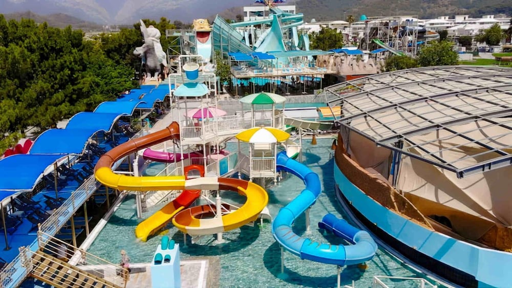 Daima Biz Hotel - Dolusu Aquapark Access - All inclusive — Pool in Kemer