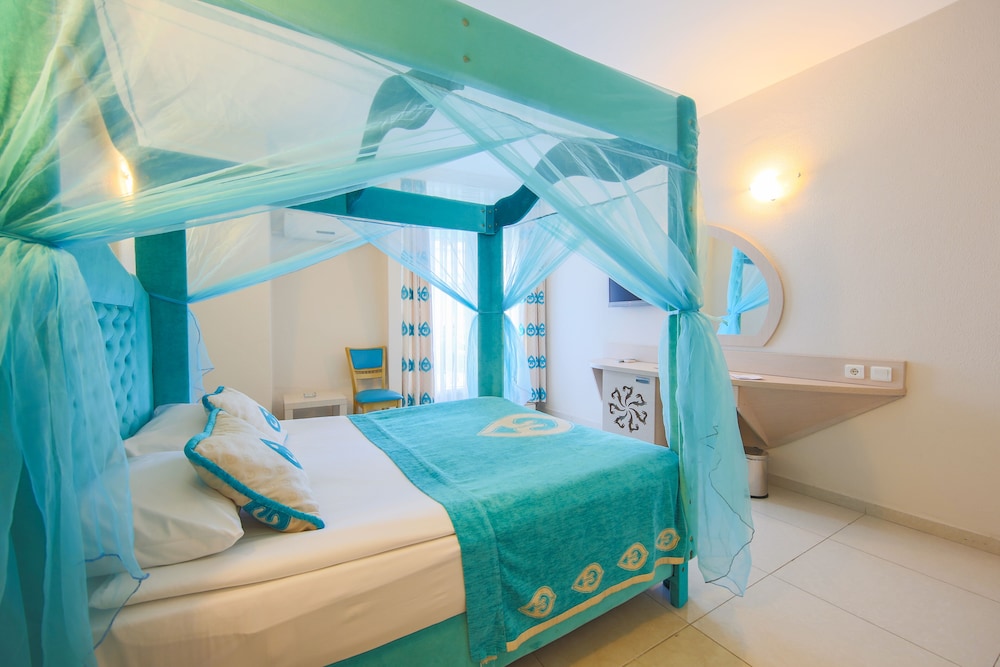 Daima Biz Hotel - Dolusu Aquapark Access - All inclusive — Rooms in Kemer