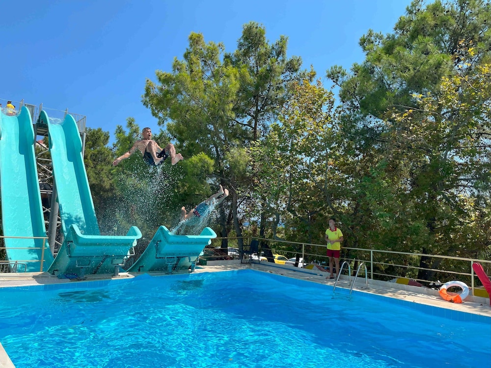 Daima Biz Hotel - Dolusu Aquapark Access - All inclusive — Pool in Kemer