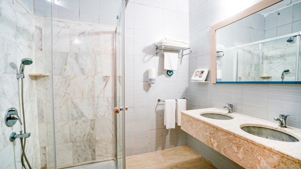 Daima Biz Hotel - Dolusu Aquapark Access - All inclusive — Rooms in Kemer