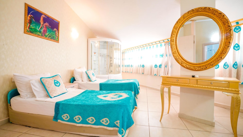 Daima Biz Hotel - Dolusu Aquapark Access - All inclusive — Rooms in Kemer